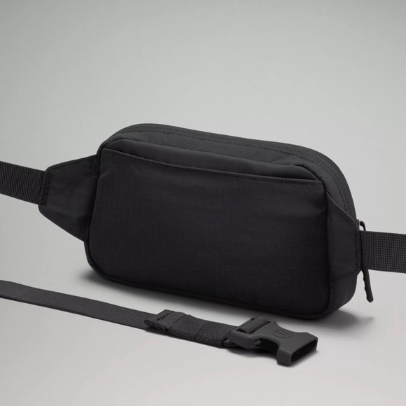 Lululemon Mini Belt Bag Black Fanny Pack NWT - Picture 4 of 10